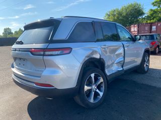 2024 Jeep Grand Cherokee Limited 4x4 - Exterior Rear Right Corner Image